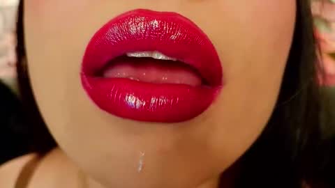 Snapshot of mia_roux1 chatting on 11/23/25, 05:18 Mia online show from 11/23/25, 05:18