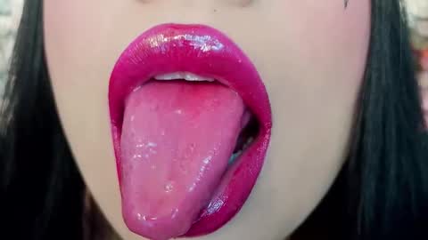 Snapshot of mia_roux1 chatting on 11/23/25, 05:57 Mia online show from 11/23/25, 05:57