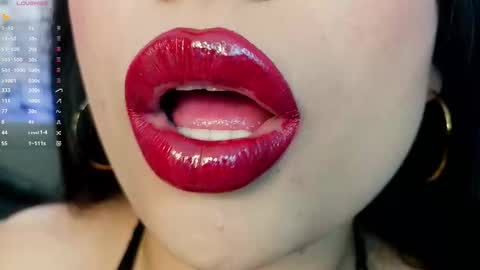 Snapshot of mia_roux1 chatting on 12/01/25, 11:10 Mia online show from 12/01/25, 11:10