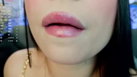 Snapshot of mia_roux1 chatting on 12/04/25, 12:09 Mia online show from 12/04/25, 12:09