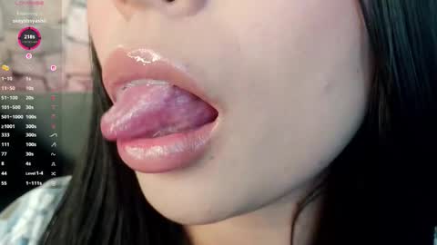 Snapshot of mia_roux1 chatting on 12/05/25, 05:49 Mia online show from 12/05/25, 05:49