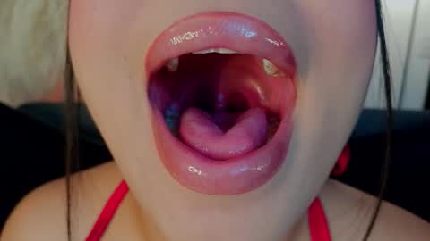 Mia online show from 01/13/26, 11:54