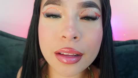 Mia online show from 04/08/26, 07:25