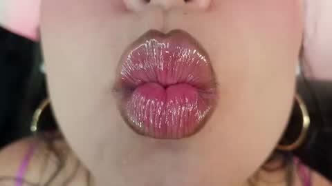 Mia online show from 07/01/26, 11:04