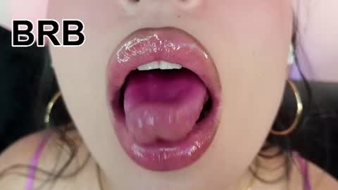 Mia online show from 07/06/26, 10:45
