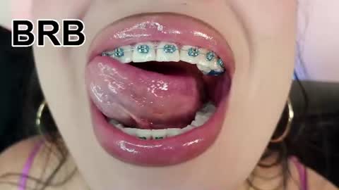 Mia online show from 07/08/26, 10:25