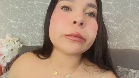 Snapshot of mia_roux13 chatting on 01/10/25, 01:21 Mia Roux online show from 01/10/25, 01:21