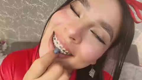 Snapshot of mia_roux13 chatting on 02/27/25, 06:53 Mia Roux online show from 02/27/25, 06:53