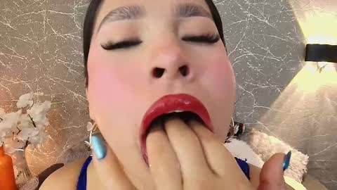 Snapshot of mia_roux13 chatting on 03/08/25, 10:34 Mia Roux online show from 03/08/25, 10:34