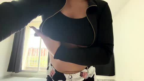 Snapshot of mia_roux13 chatting on 10/06/25, 06:38 Mia Roux online show from 10/06/25, 06:38