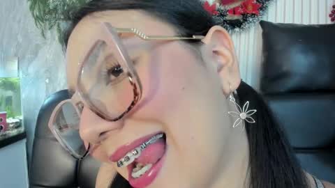 Snapshot of mia_roux13 chatting on 11/20/25, 04:01 Mia Roux online show from 11/20/25, 04:01