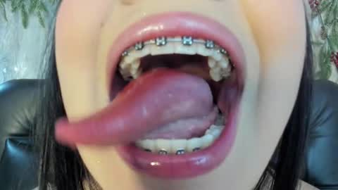 Snapshot of mia_roux13 chatting on 11/30/25, 05:22 Mia Roux online show from 11/30/25, 05:22