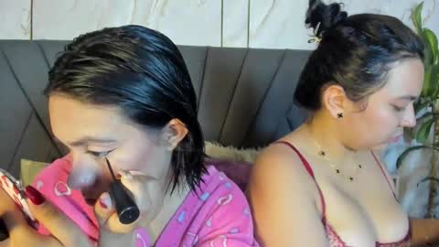 Snapshot of mia_roux13 chatting on 12/21/25, 04:08 Mia Roux online show from 12/21/25, 04:08