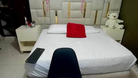 MIA HOT online show from 04/25/26, 01:41