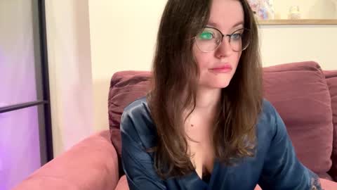 Snapshot of mia_shine_bright chatting on 09/17/25, 03:41 Mia online show from 09/17/25, 03:41