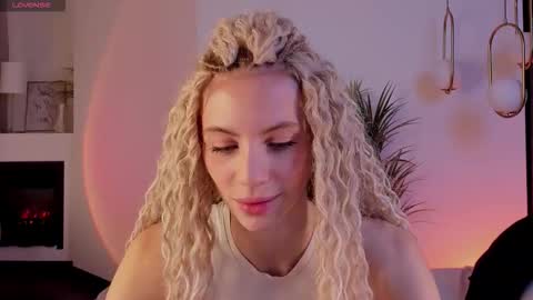 Mia online show from 10/22/25, 06:24