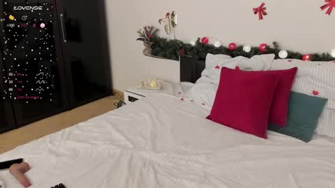 Mia online show from 12/21/25, 08:21