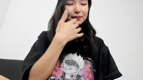 Snapshot of mia_soyun chatting on 11/28/25, 04:31 Your Soyun online show from 11/28/25, 04:31