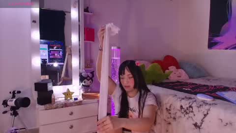 Mia  online show from 05/19/26, 01:22