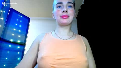 Snapshot of mia_sunnyy chatting on 12/10/24, 09:43 Mia. online show from 12/10/24, 09:43