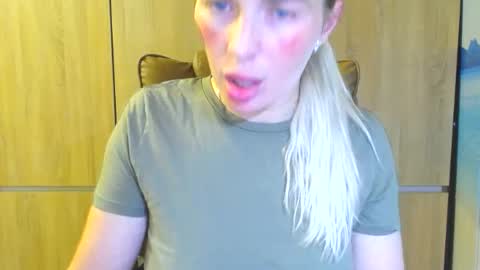 Snapshot of mia_sunnyy chatting on 06/11/26, 07:01 Mia. online show from 06/11/26, 07:01