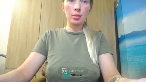 Snapshot of mia_sunnyy chatting on 06/14/26, 08:33 Mia. online show from 06/14/26, 08:33
