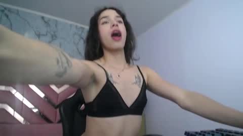 mia_swift_ch online show from 11/11/25, 02:11