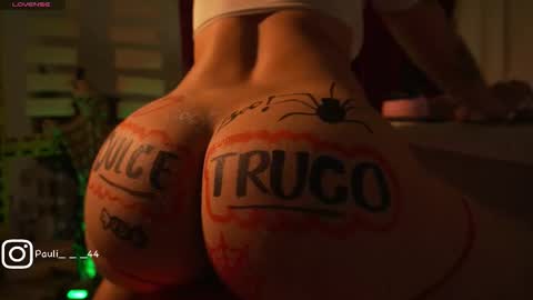 Mia online show from 10/31/25, 03:07