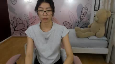 Mia Vanucci online show from 02/02/25, 06:04