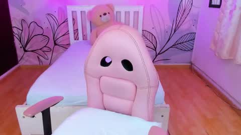 Mia Vanucci online show from 10/25/25, 09:20