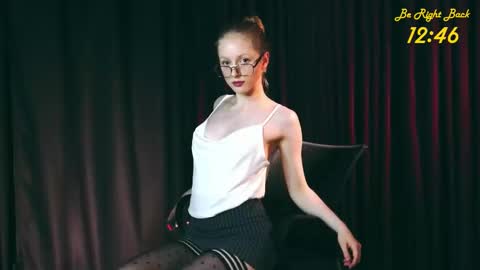 Mia online show from 11/30/25, 11:47