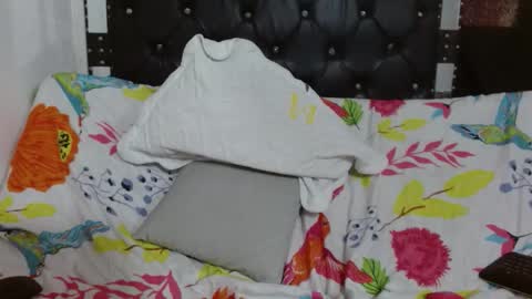 mia_vega1 online show from 02/07/26, 10:57