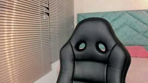 Snapshot of mia_velmont chatting on 06/20/26, 01:52 Miaaa online show from 06/20/26, 01:52