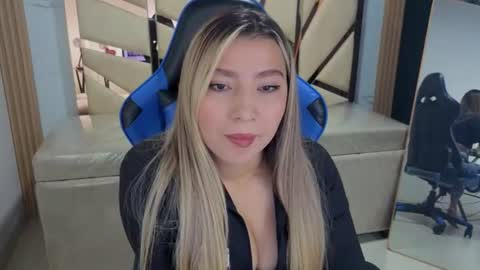 Snapshot of mia_vip_a chatting on 07/09/26, 04:11 Mia online show from 07/09/26, 04:11