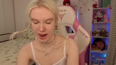 Snapshot of mia_waterlily chatting on 02/25/26, 03:16 Mia online show from 02/25/26, 03:16