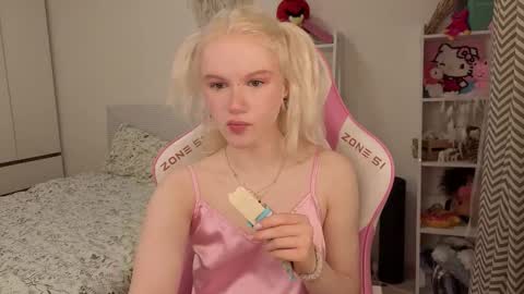 Mia online show from 03/15/26, 03:12