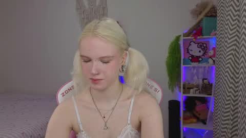 Mia online show from 04/15/26, 03:24