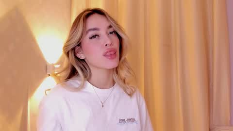 Snapshot of mia_white11 chatting on 02/13/26, 01:40 Mia White online show from 02/13/26, 01:40