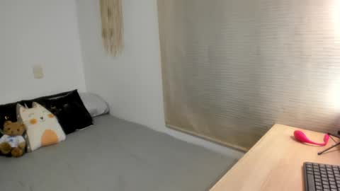 Mia   online show from 01/31/25, 08:54