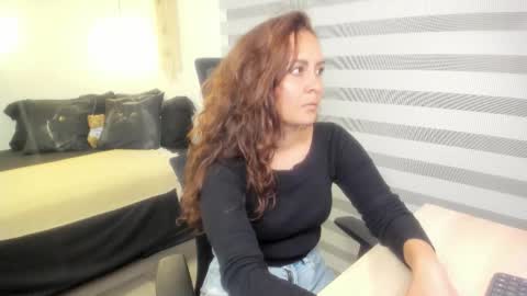 Mia   online show from 10/14/25, 11:05