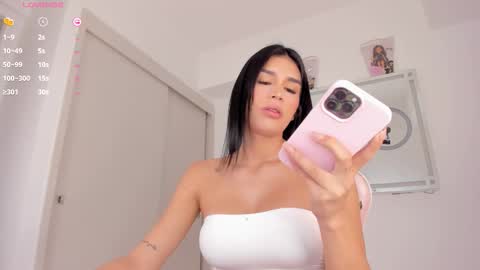 Snapshot of mia_yourmommy chatting on 09/13/25, 06:08     online show from 09/13/25, 06:08