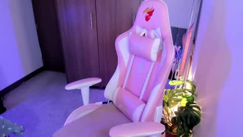 mia  nicolle online show from 04/29/26, 11:11