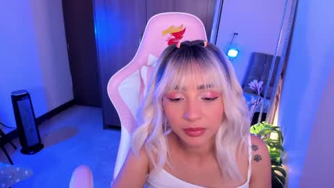 mia  nicolle online show from 05/04/26, 01:23