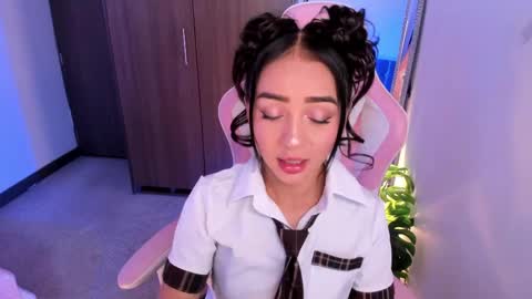 mia  nicolle online show from 05/15/26, 01:45