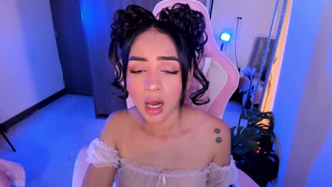 mia  nicolle online show from 05/21/26, 02:07
