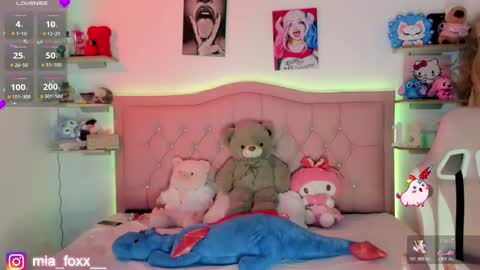 Mia online show from 01/18/26, 12:14