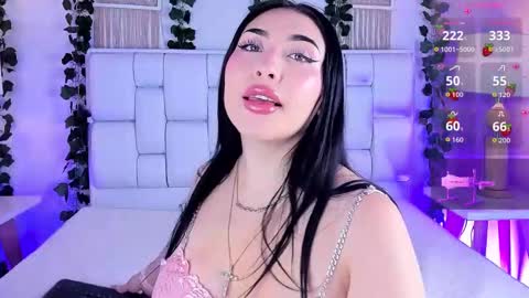 Mia online show from 12/21/25, 12:12