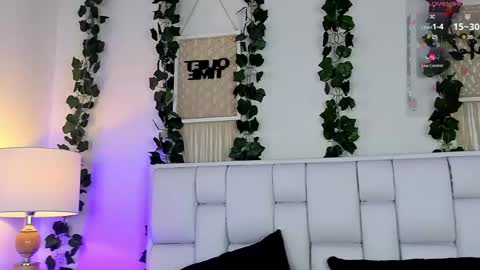 Mia online show from 05/05/26, 11:18
