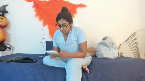 Mia  online show from 10/21/25, 12:17