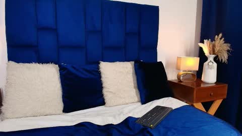 Snapshot of miaa_queen2 chatting on 10/14/25, 06:52 Mia online show from 10/14/25, 06:52